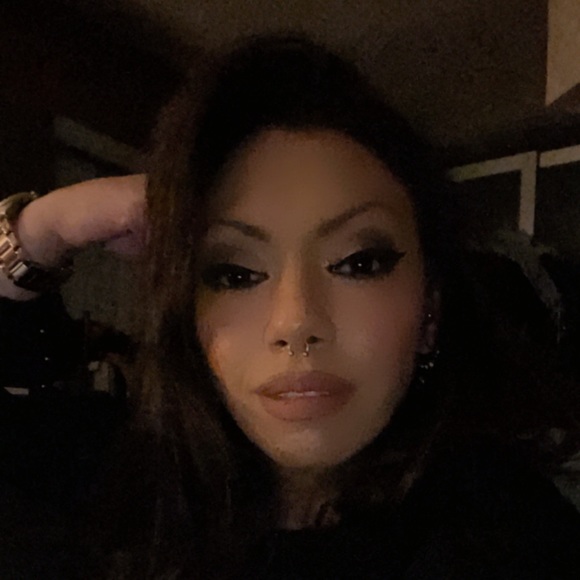 Meet your Posher, Angelia - Picture 1 of 1